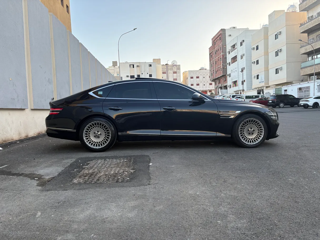 Car image 11