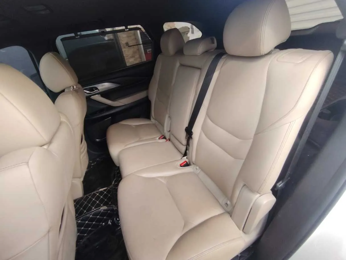 Car image 14