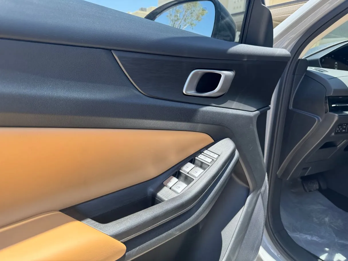 Car image 22