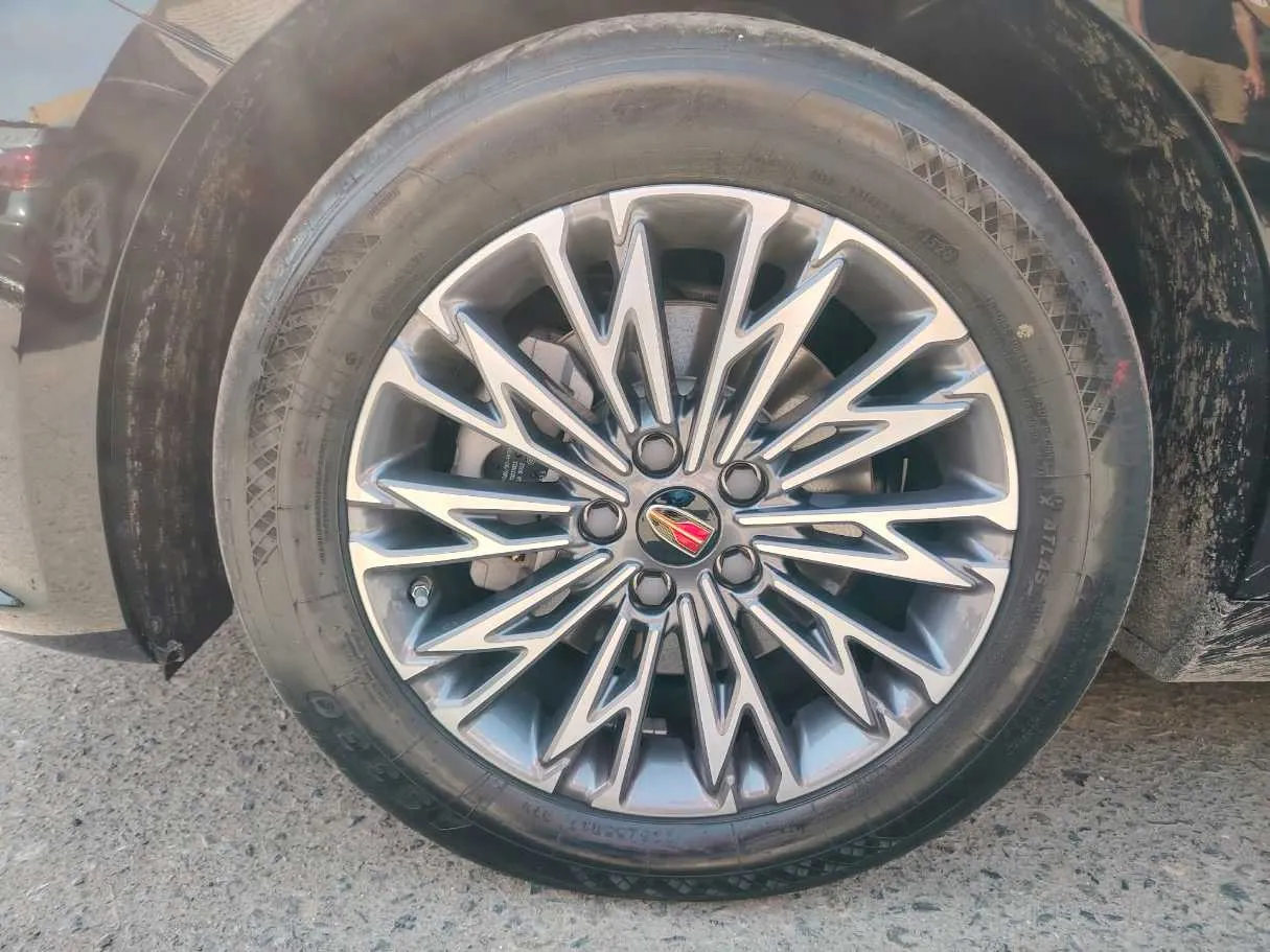 Car image 12