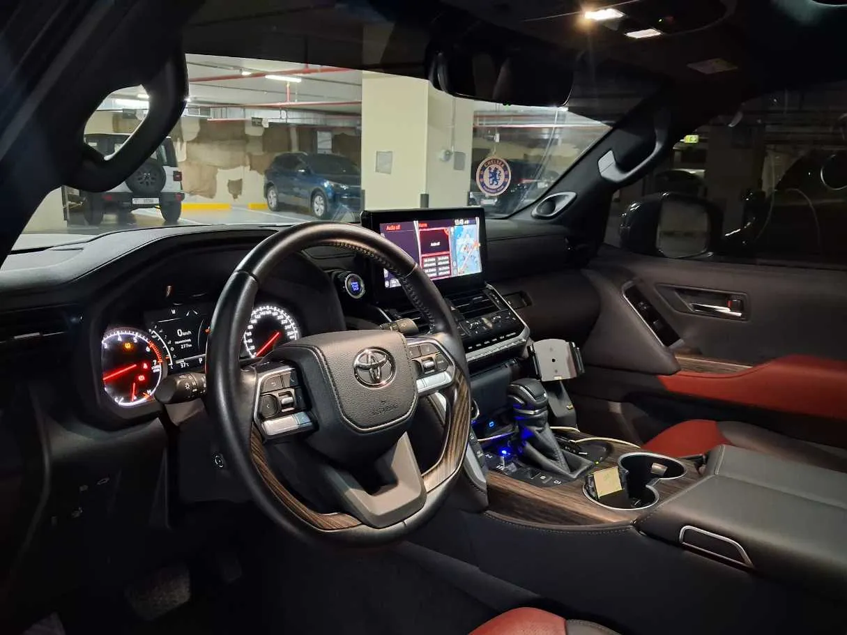 Car image 10