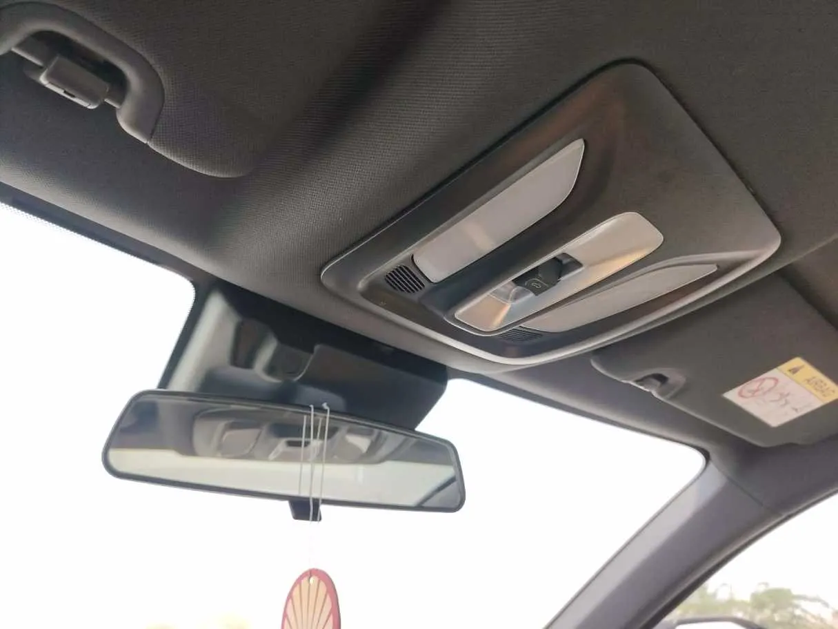 Car image 36