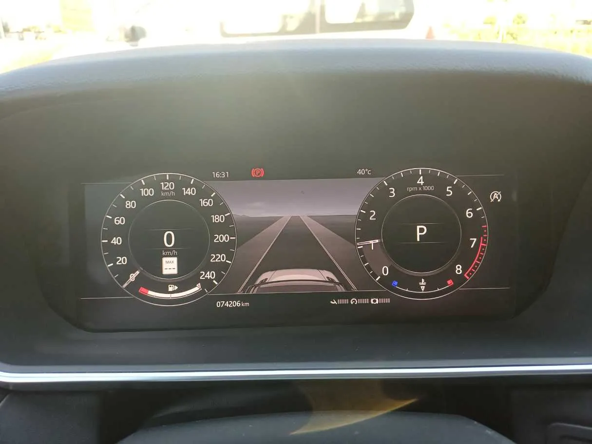 Car image 18