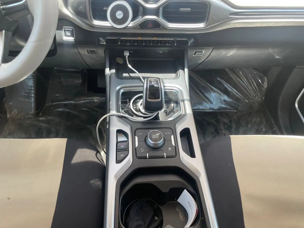 Car image 18