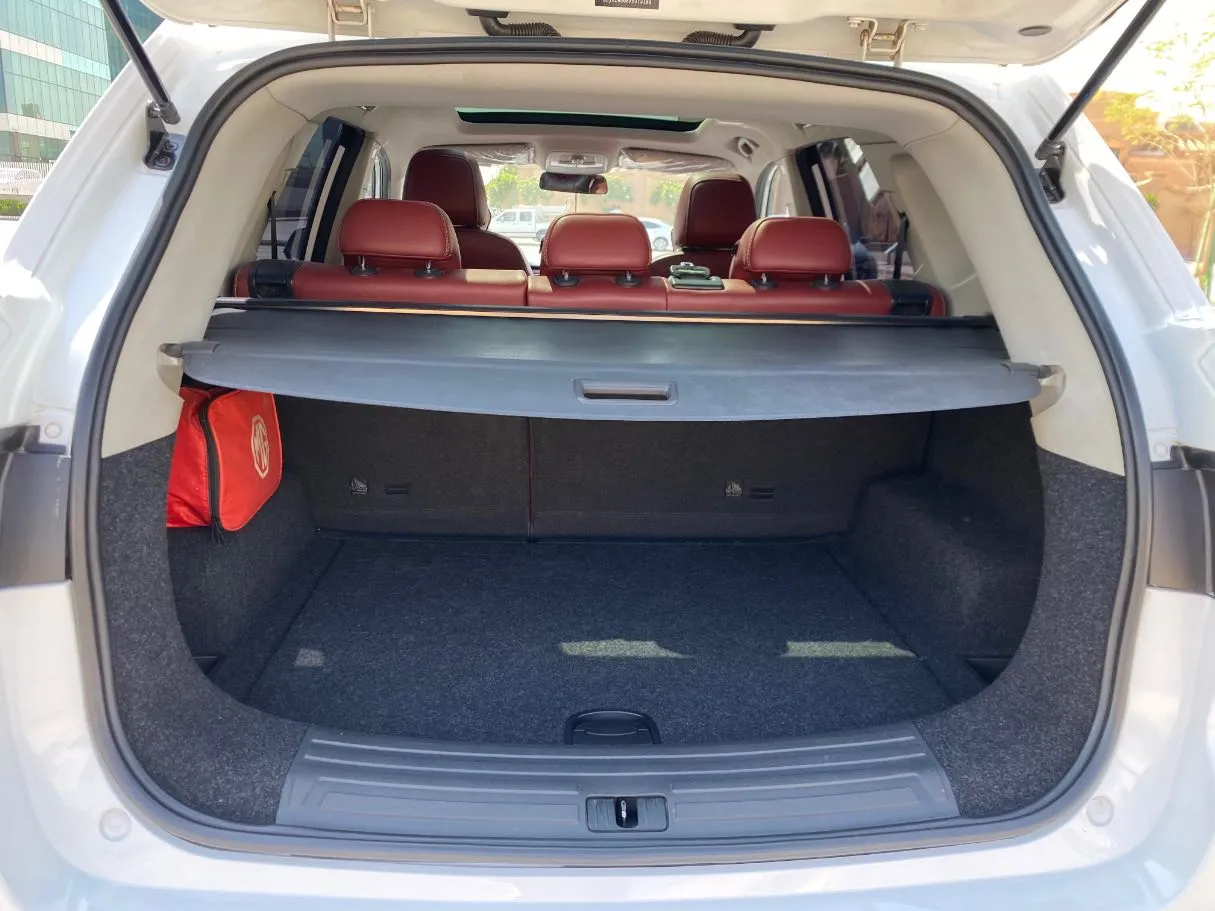 Car image 19