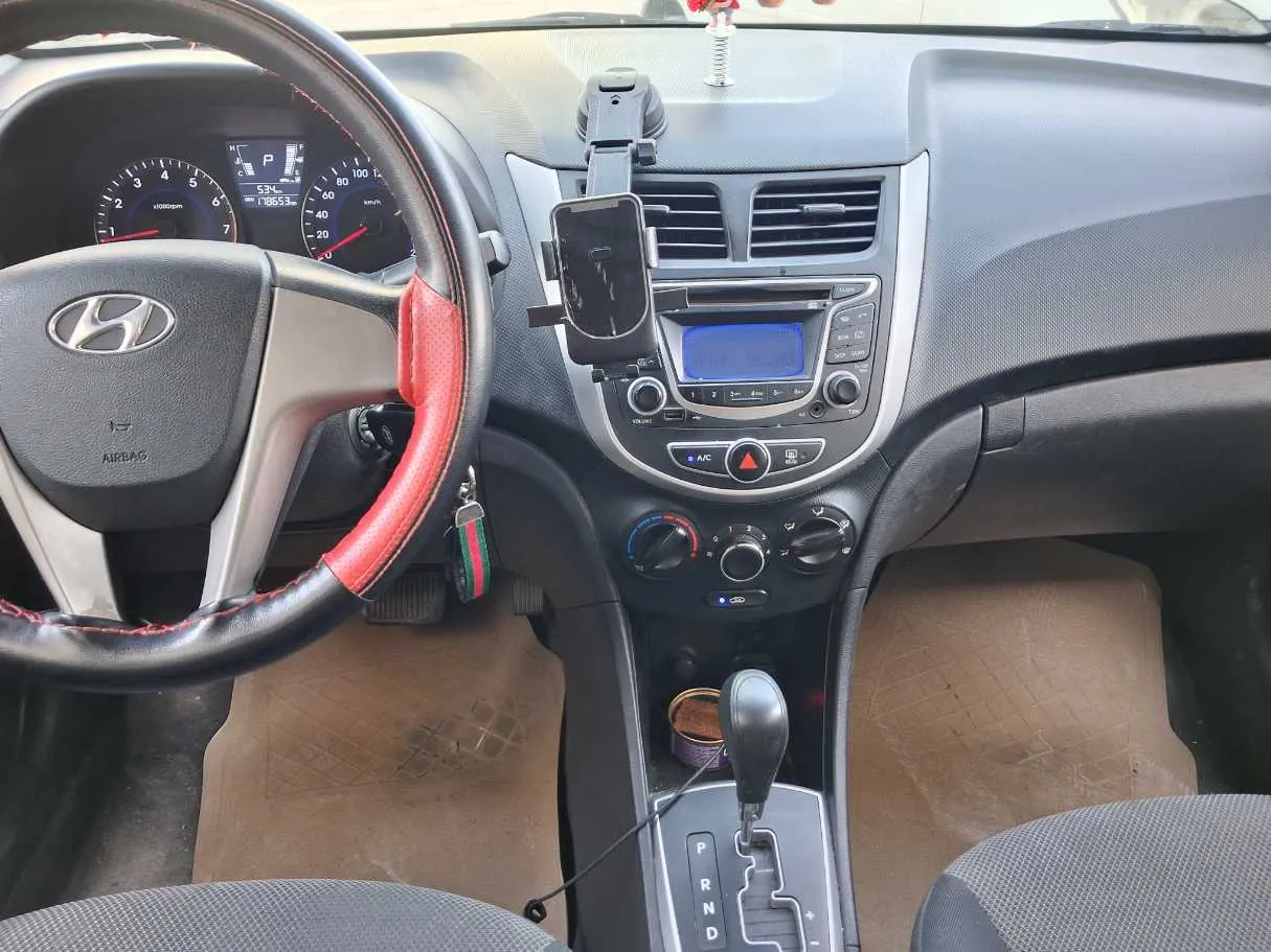 Car image 18