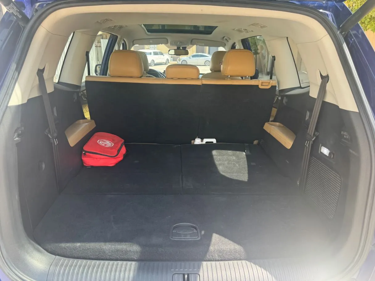 Car image 17