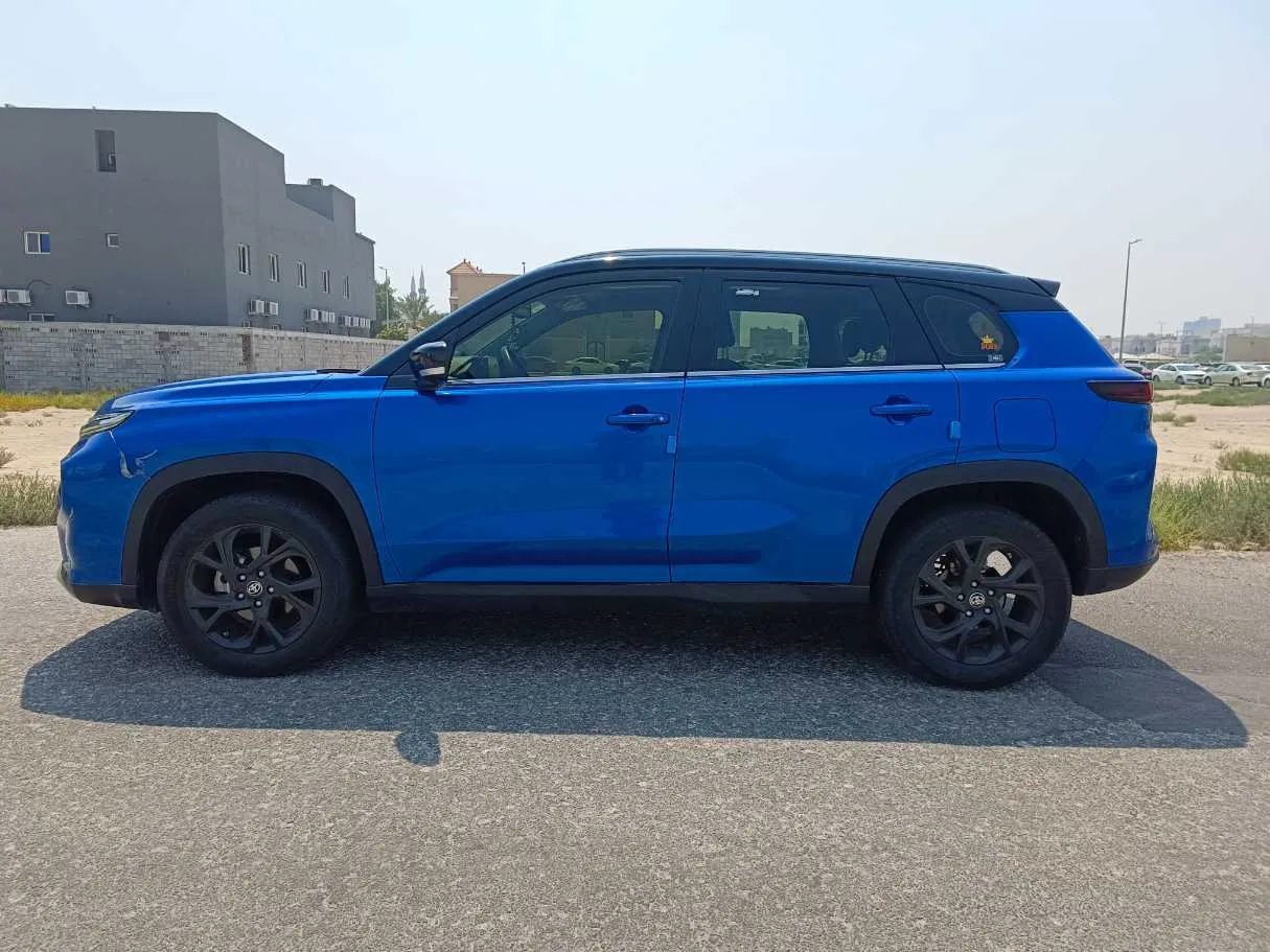 Car image 8