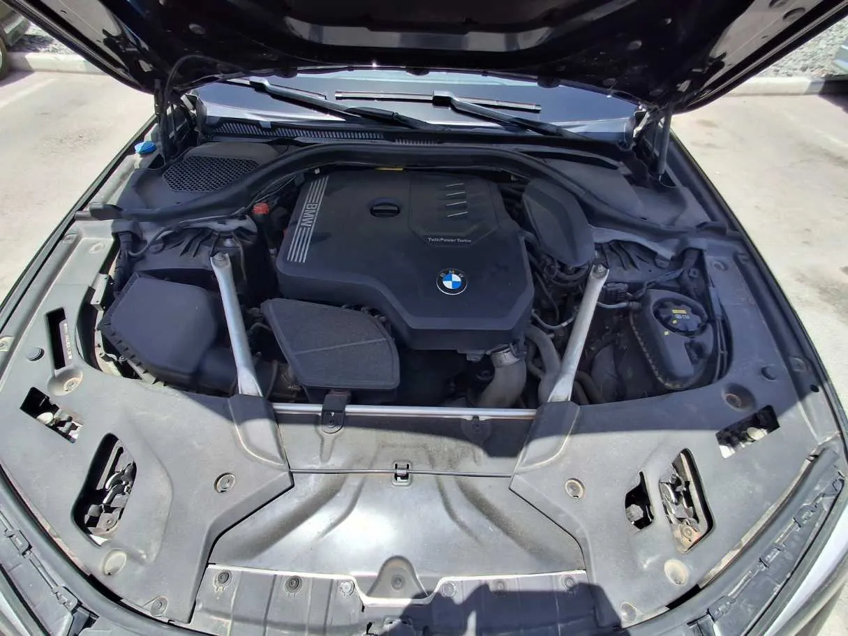 Car image 19