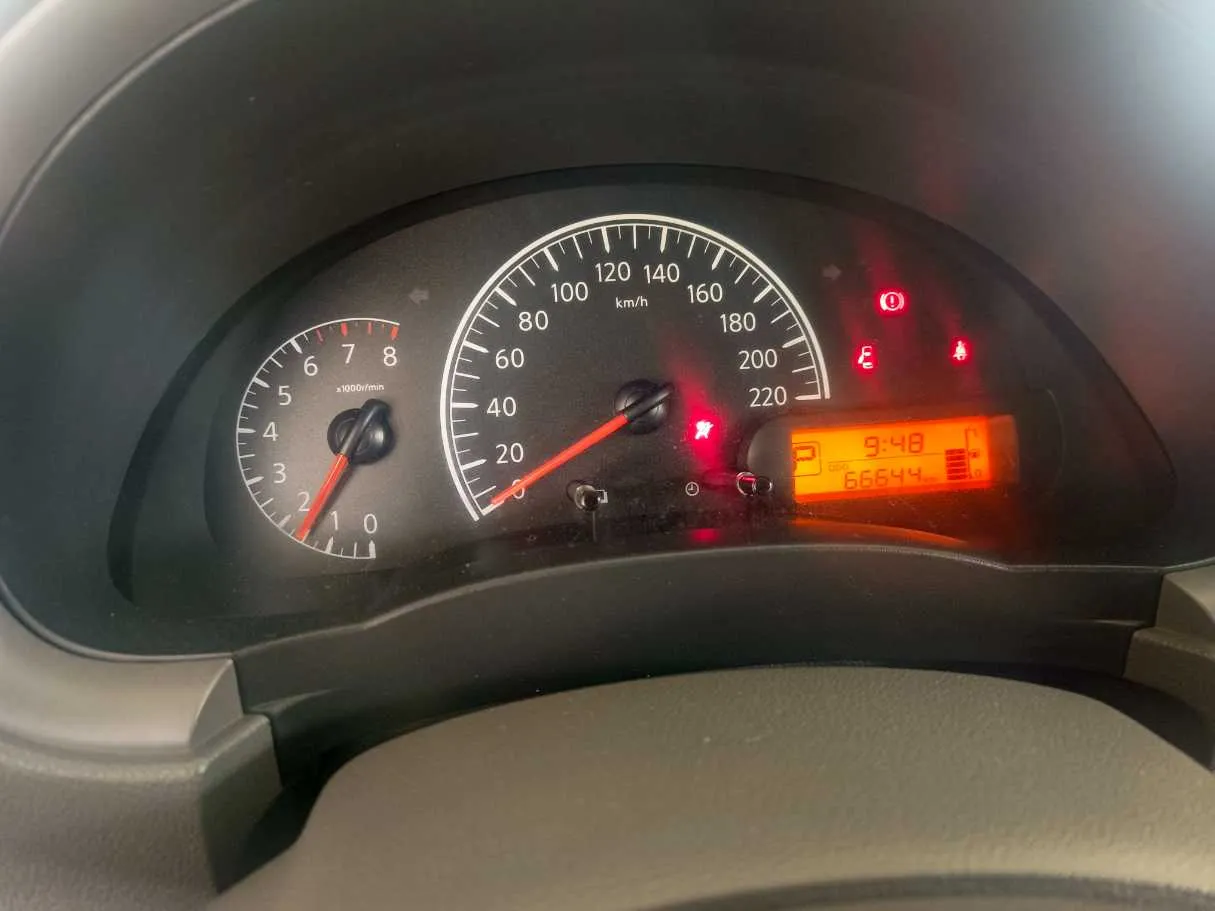 Car image 14