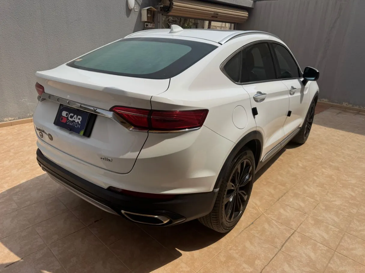 Car image 5