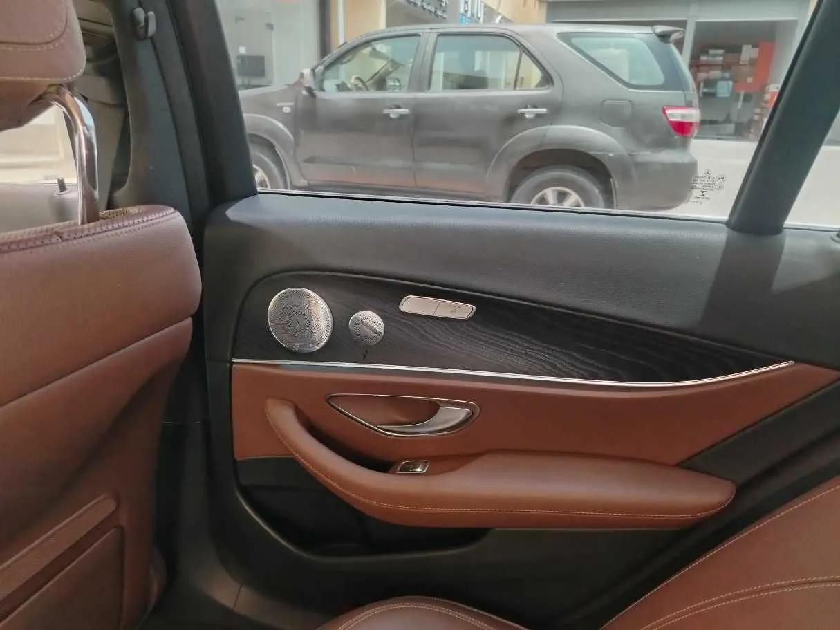 Car image 34