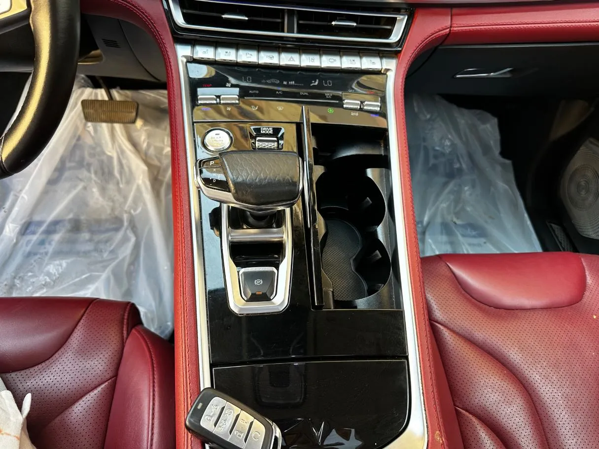 Car image 18