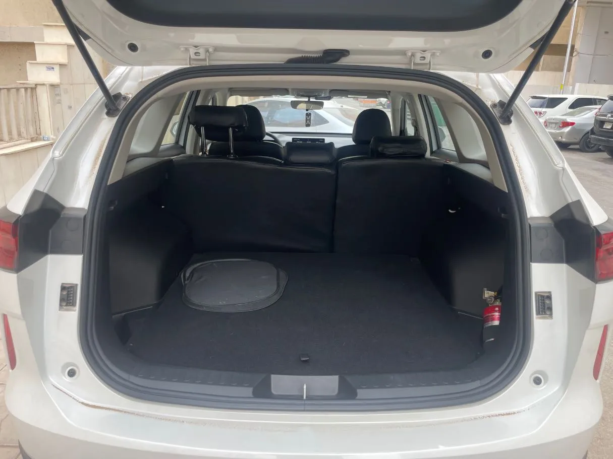 Car image 20