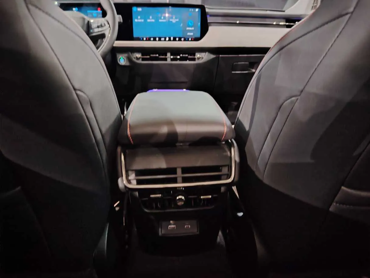 Car image 31