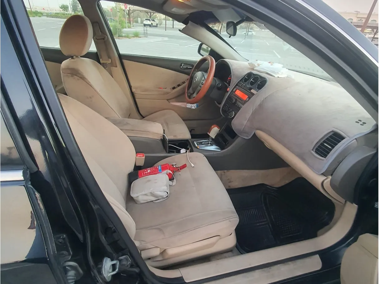 Car image 9