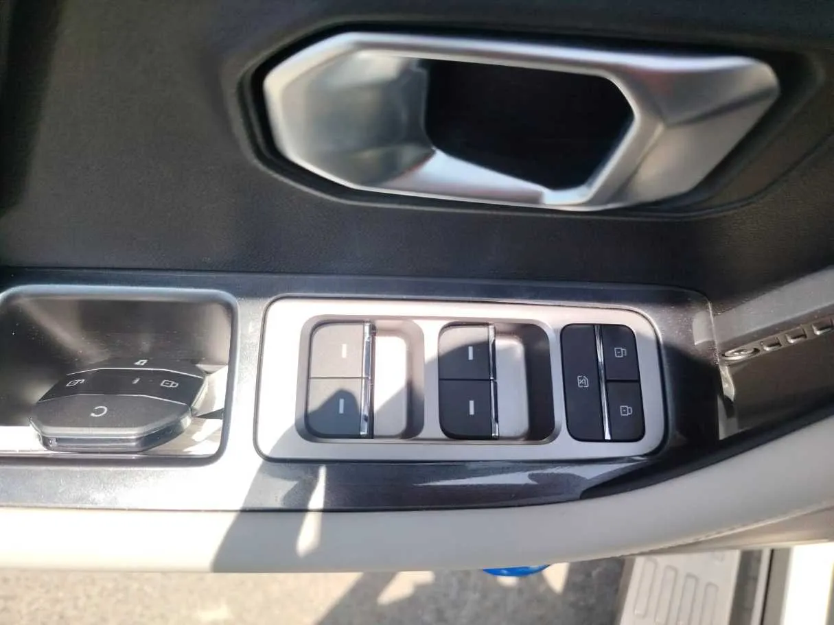 Car image 40