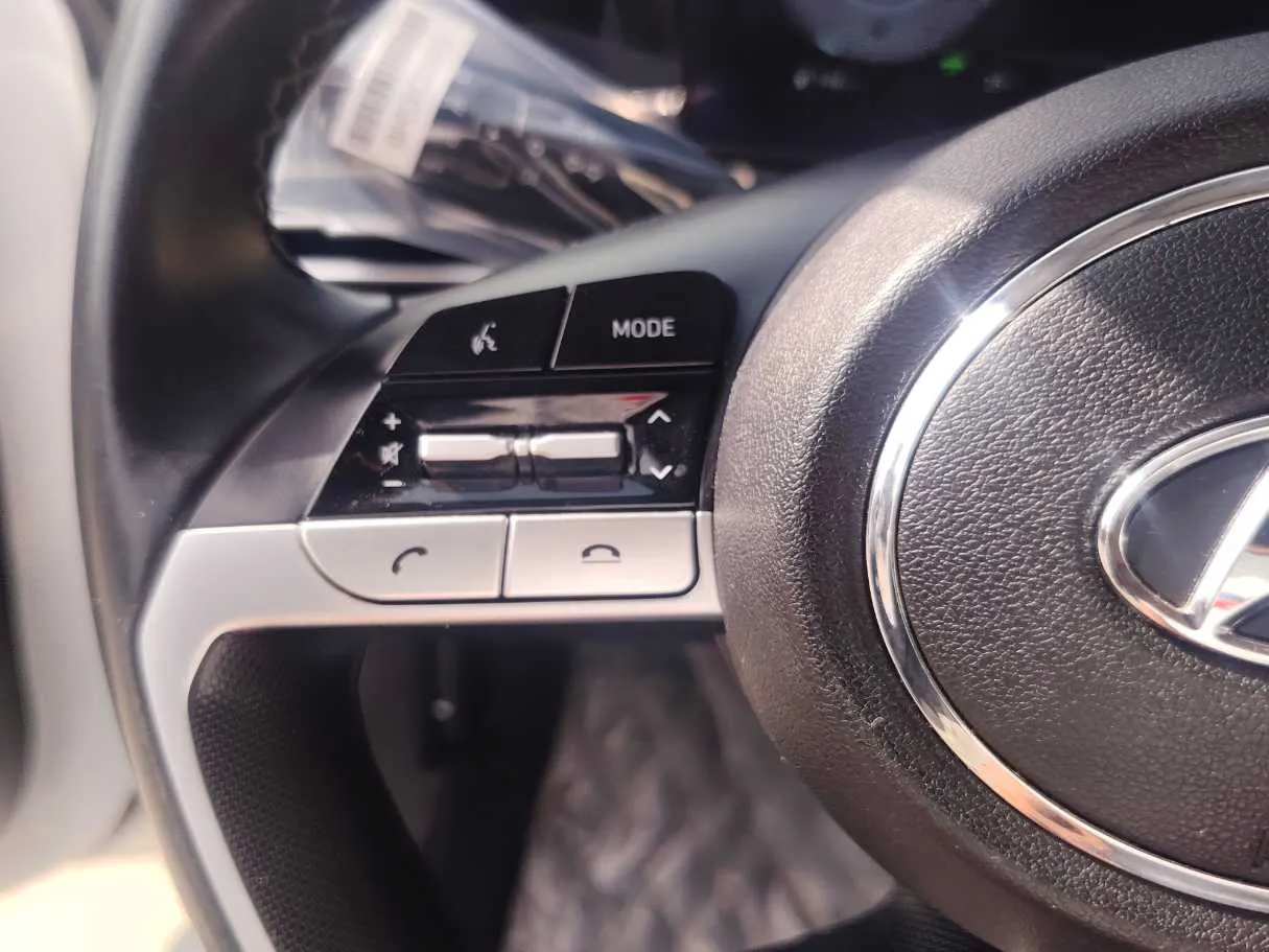 Car image 27
