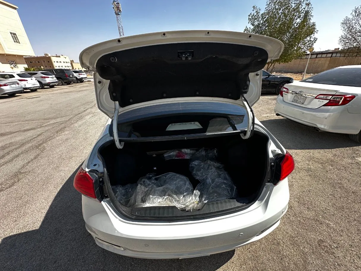 Car image 21