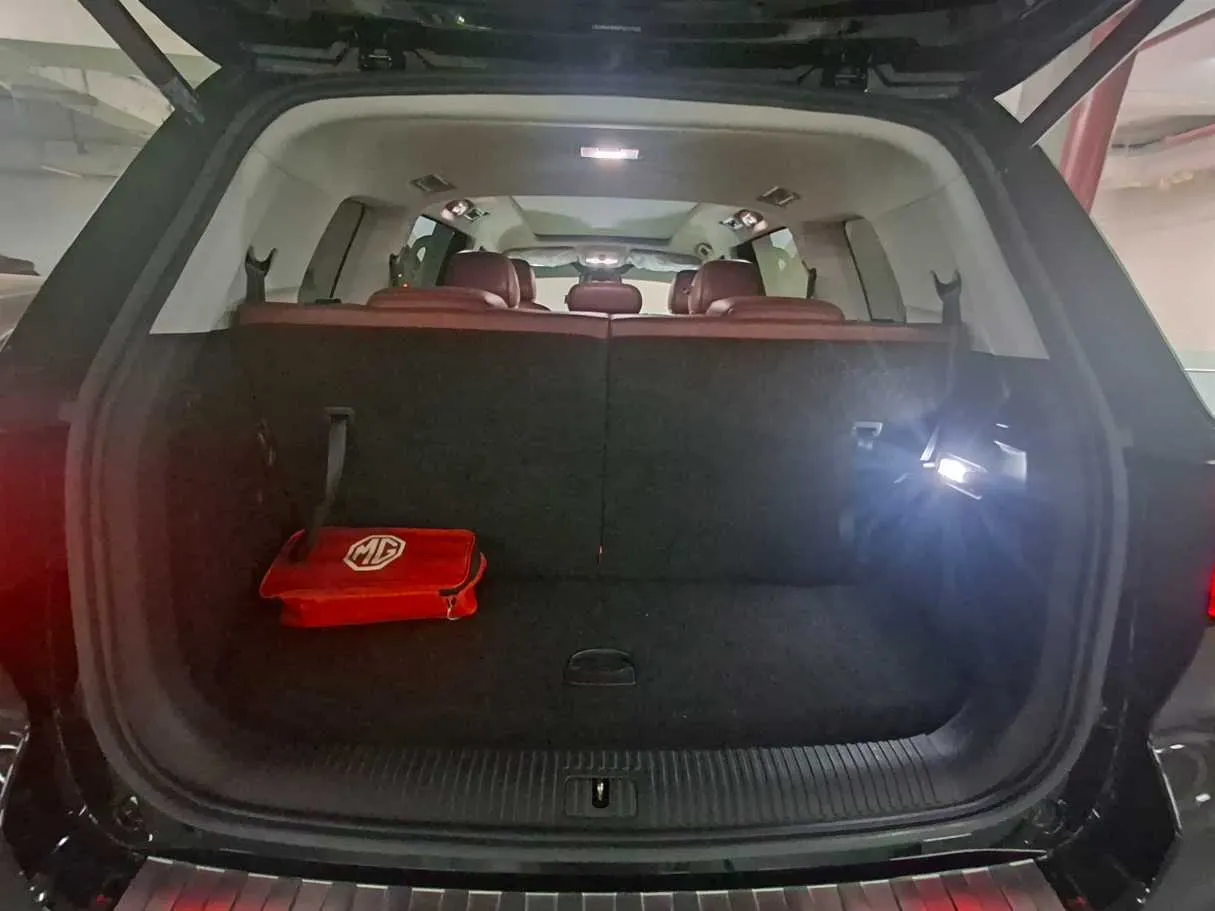 Car image 19