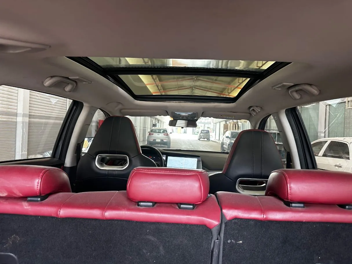 Car image 24