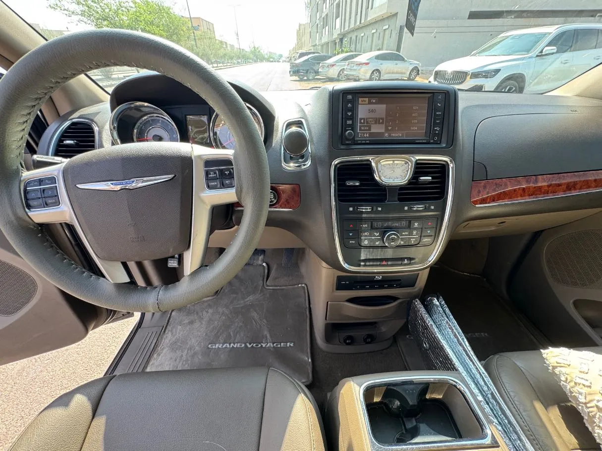 Car image 15