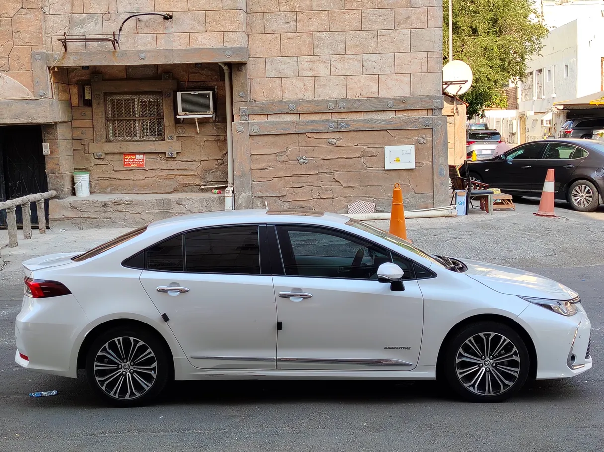 Car image 4