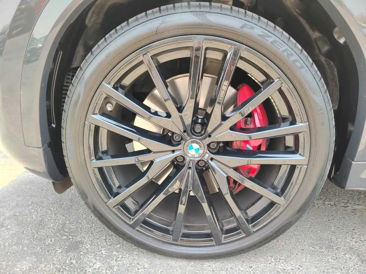 Car image 10