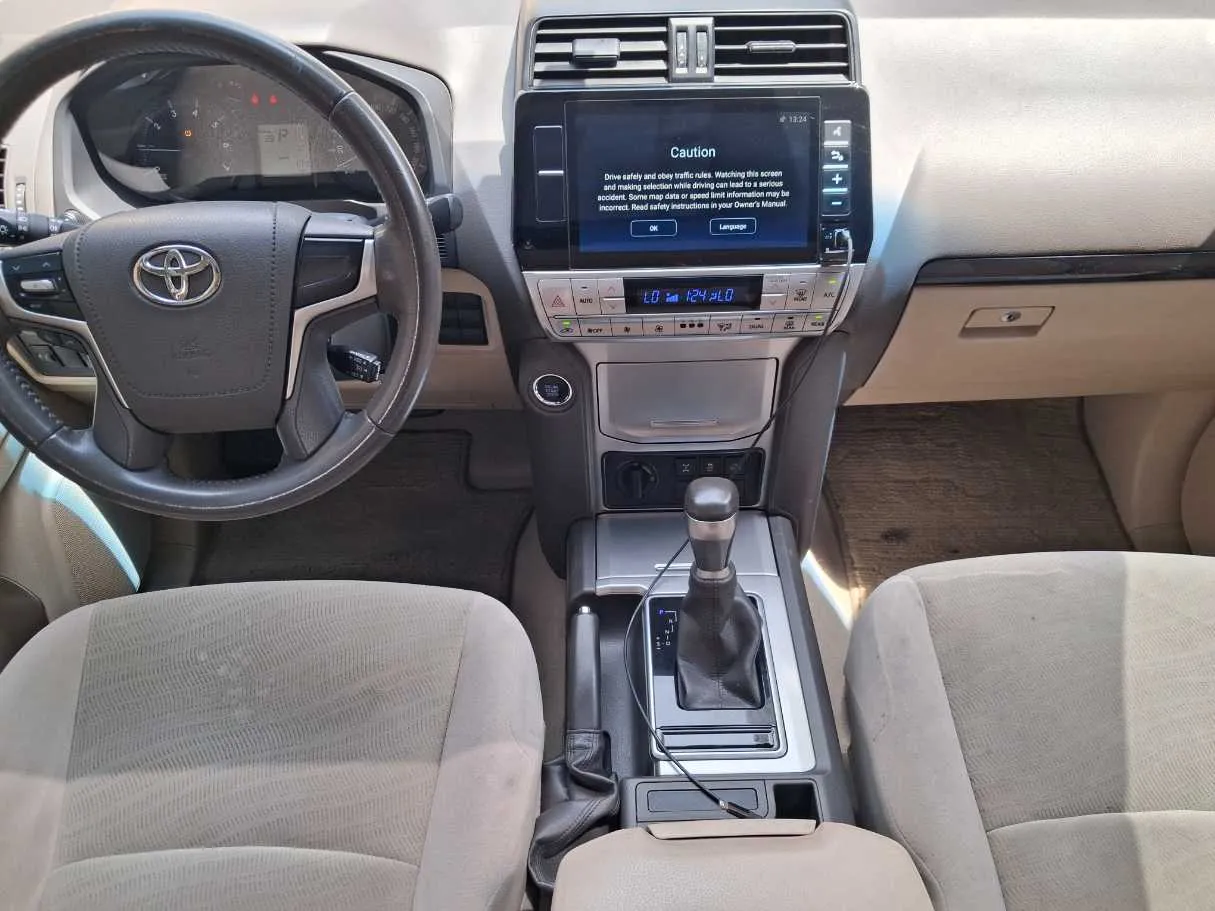 Car image 16