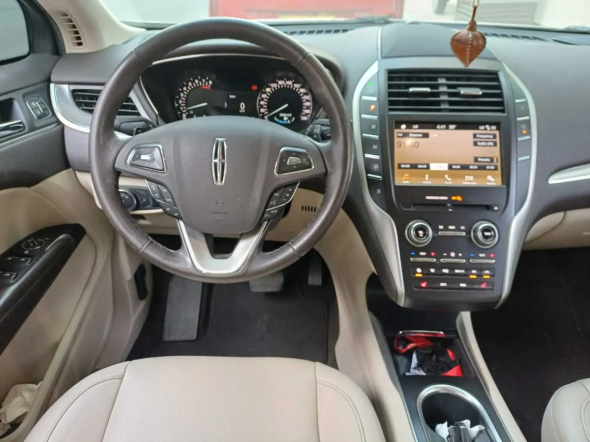 Car image 17