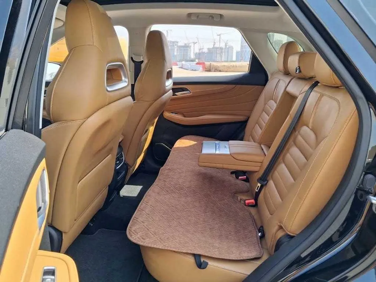 Car image 13