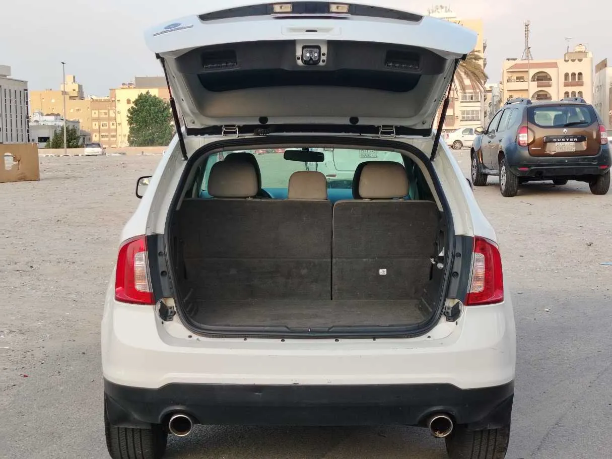 Car image 24