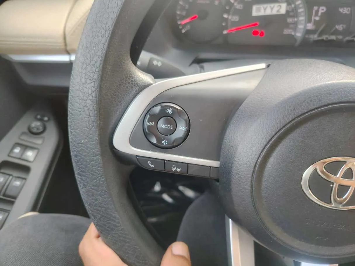 Car image 30