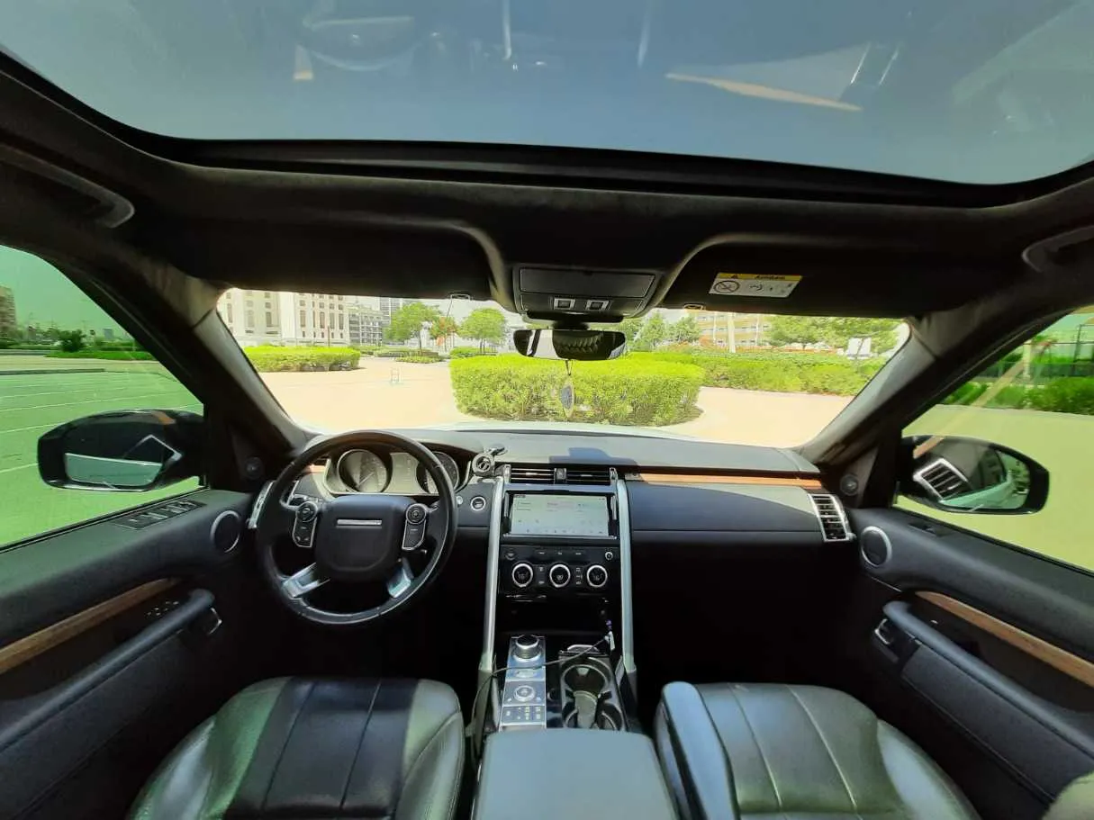 Car image 14