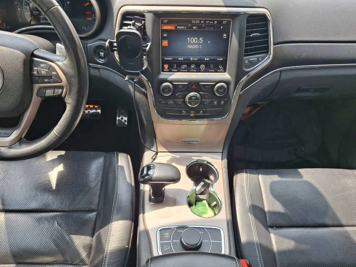 Car image 14
