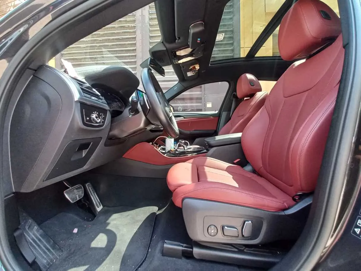 Car image 12
