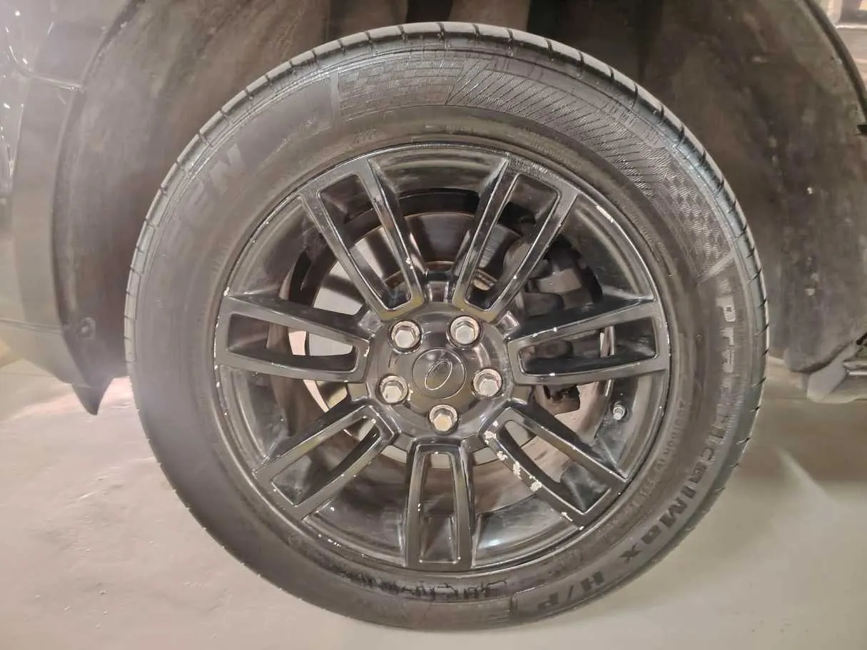 Car image 10