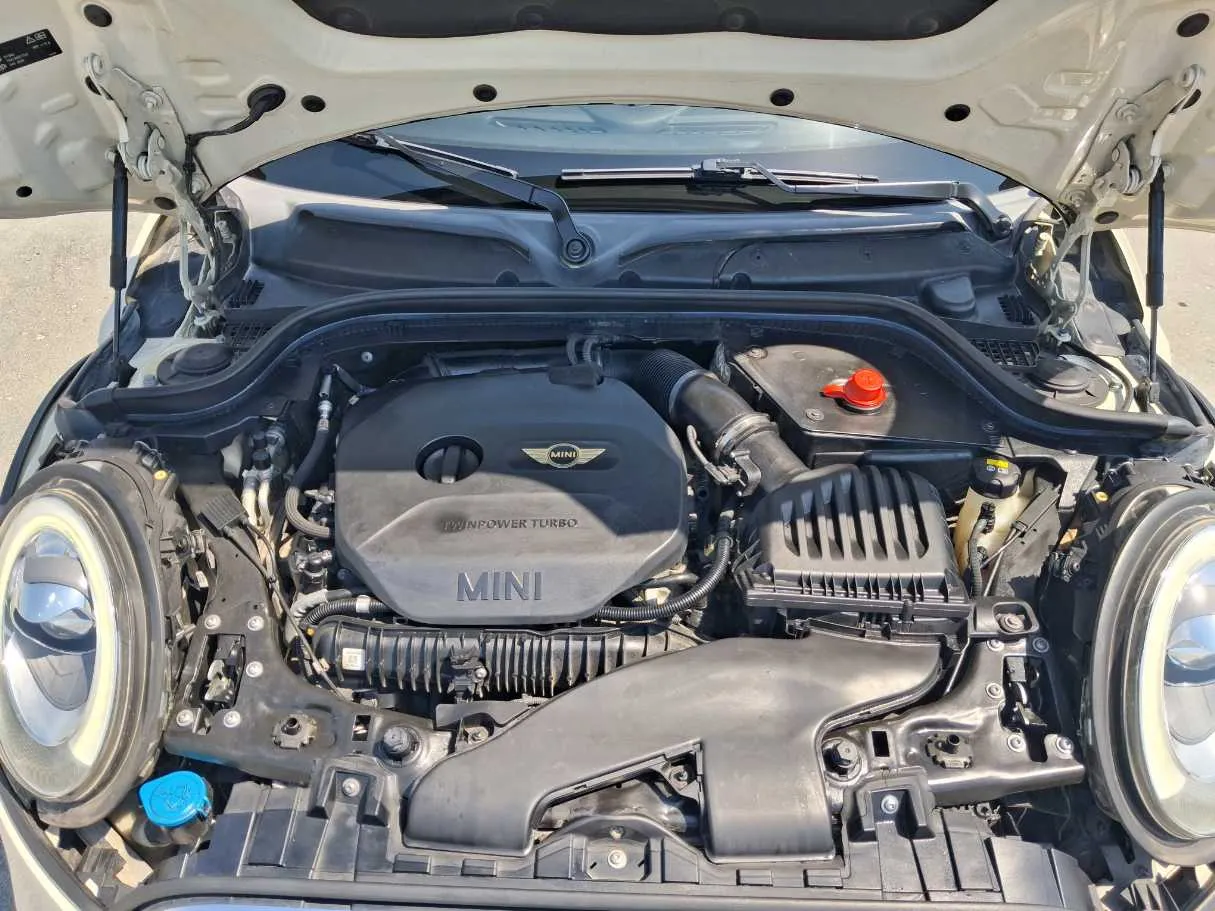 Car image 16
