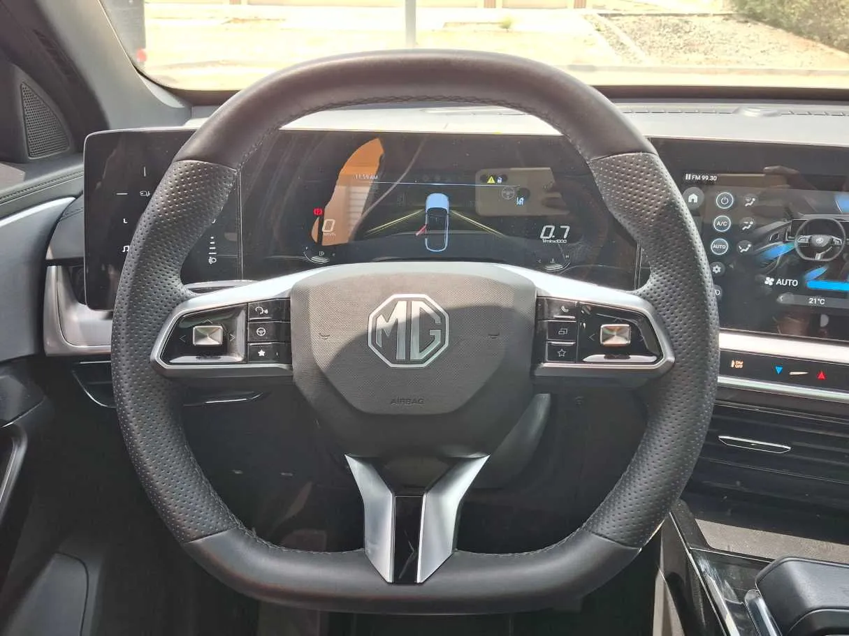 Car image 18