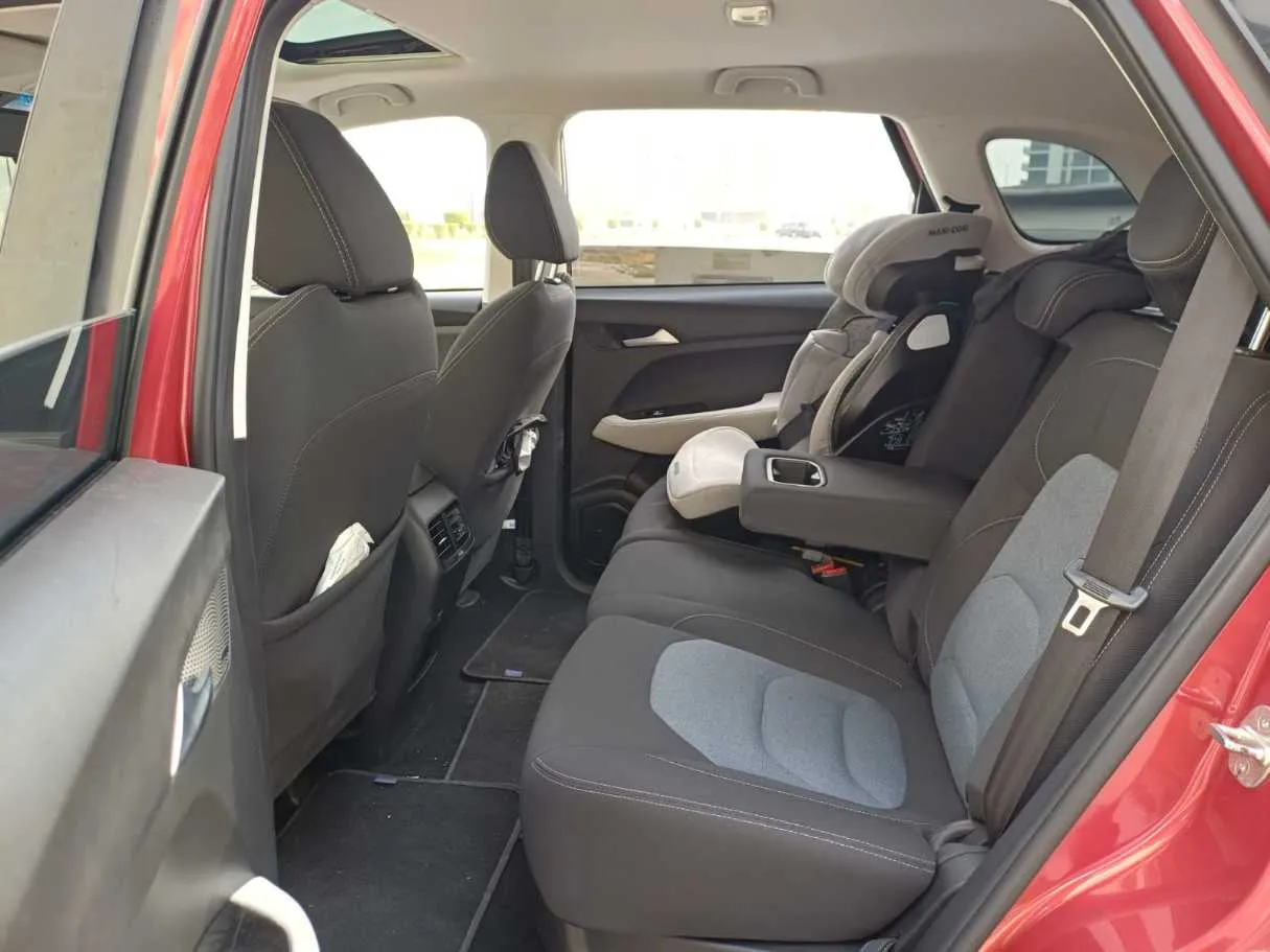 Car image 16