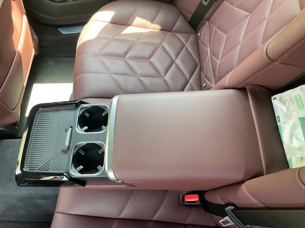 Car image 25