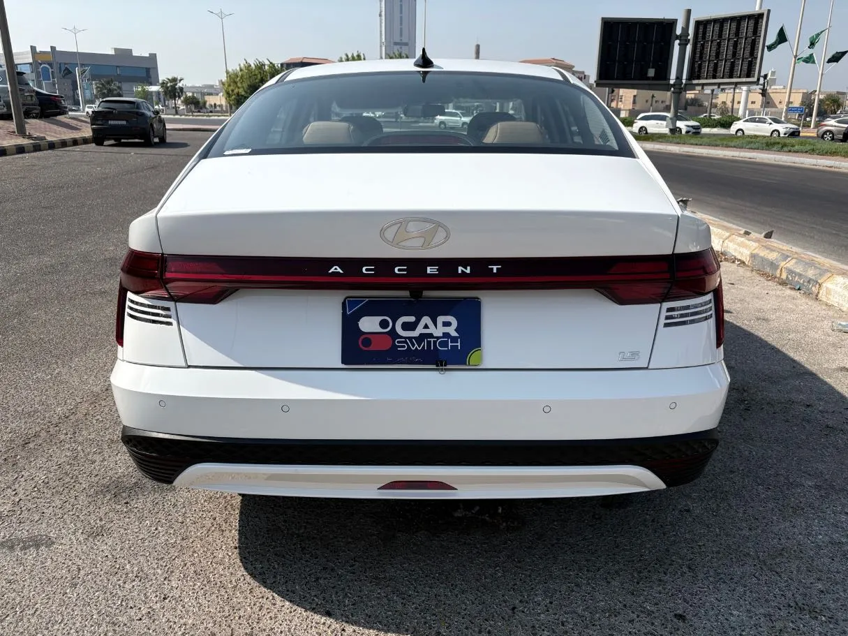 Car image 6