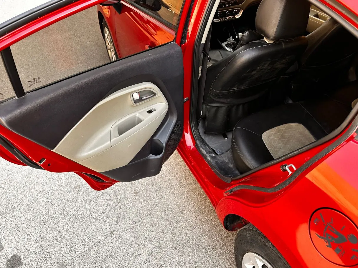 Car image 13