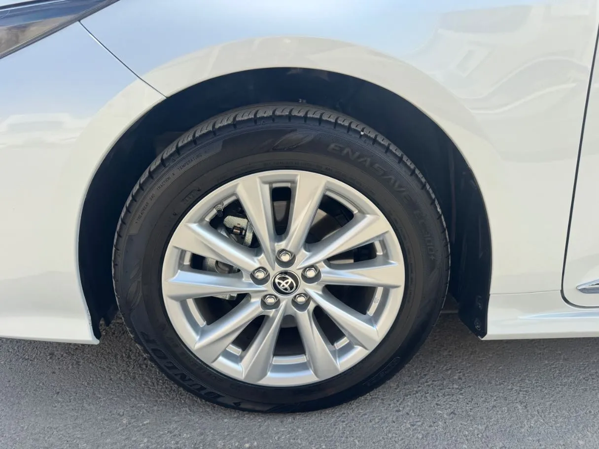 Car image 9