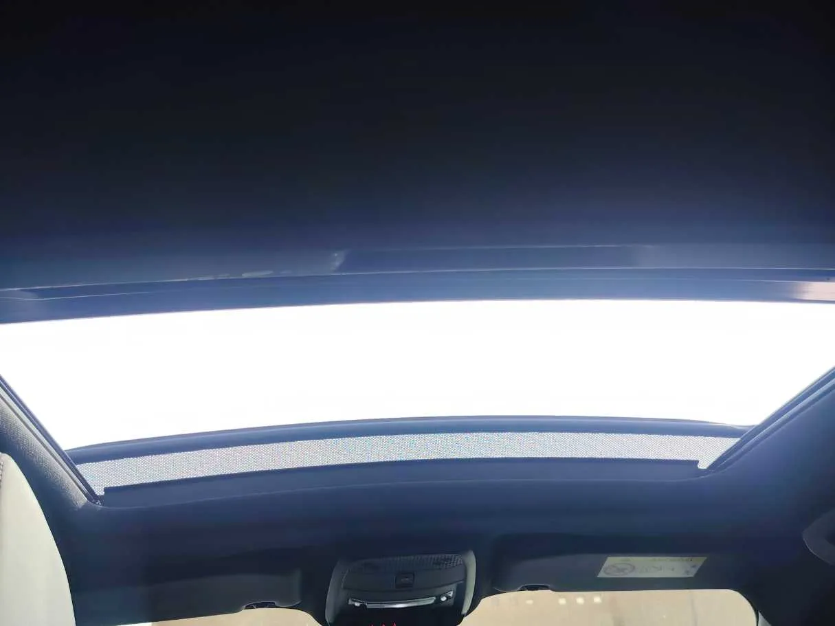 Car image 25