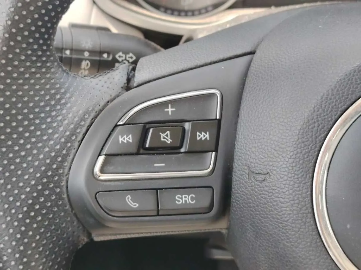 Car image 24