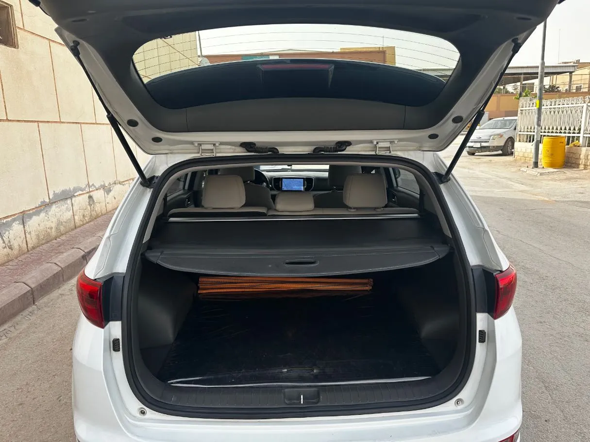 Car image 20