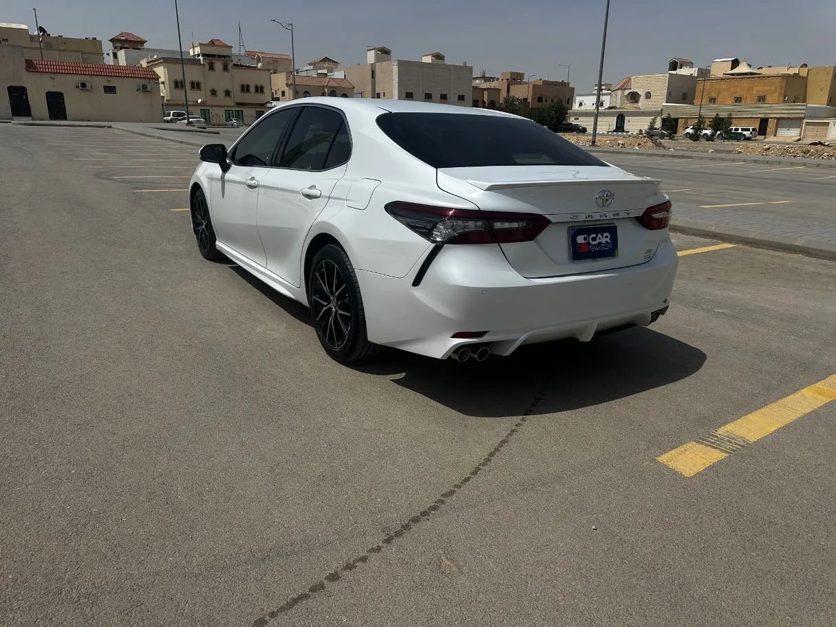 Car image 7