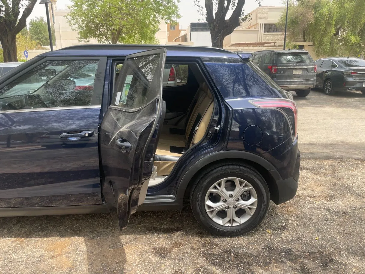 Car image 15