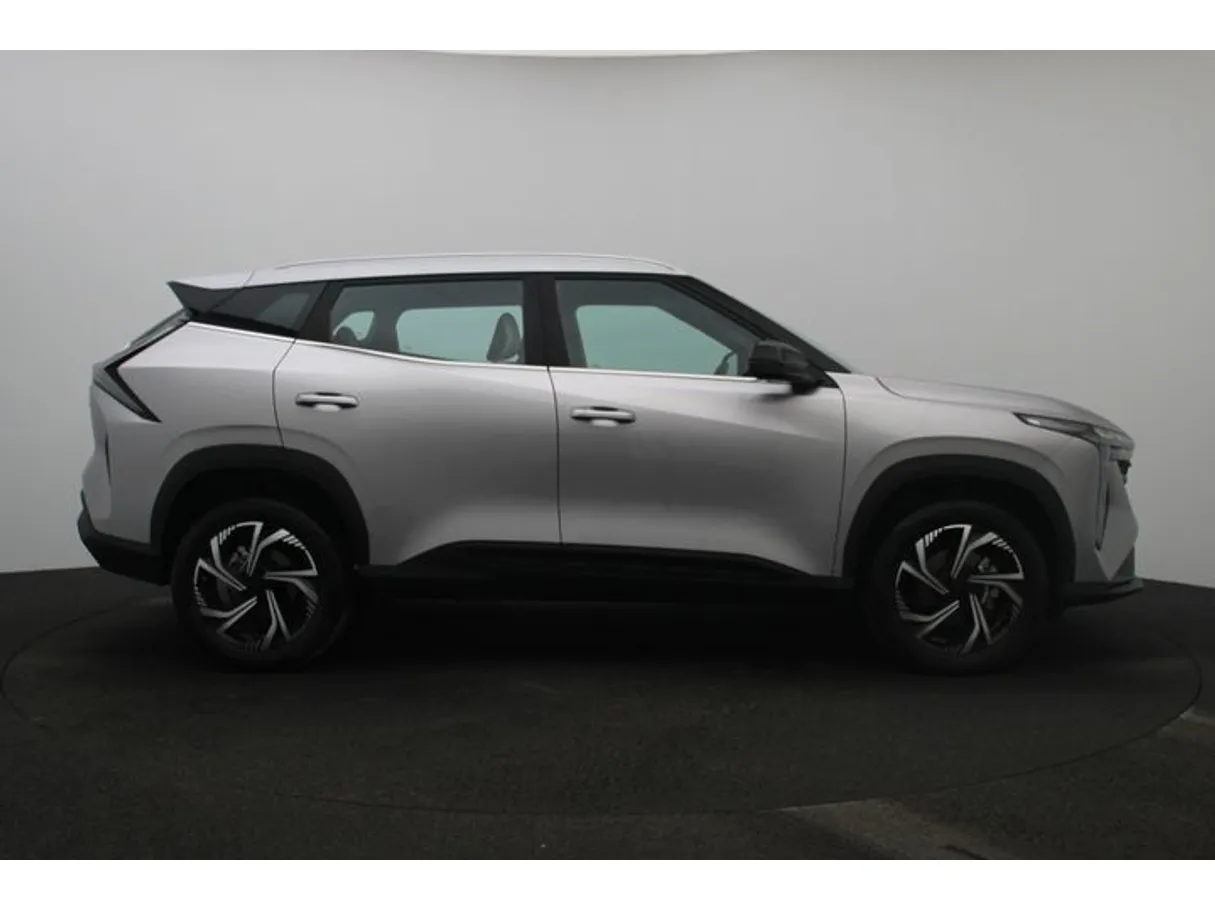 Car image 13
